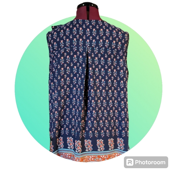 ✨️$3 or 2 for $5✨️Terra & Sky sleeveless blouse - Picture 5 of 12